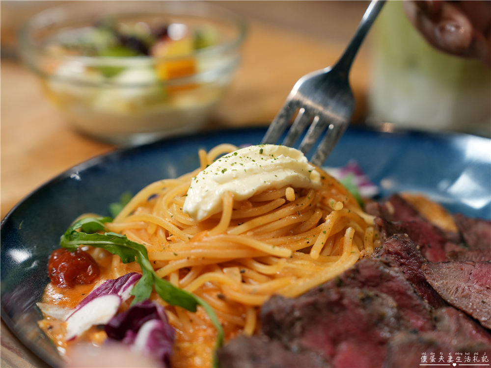 【台中北區。美食】『禾間糧倉』勤美超夯早午餐嶄新登場！培根布丁酪梨牛奶、炙烤鮮蝦英格蘭堡、夕陽醬牛排義大利麵亮眼上桌！ @傻蛋夫妻生活札記