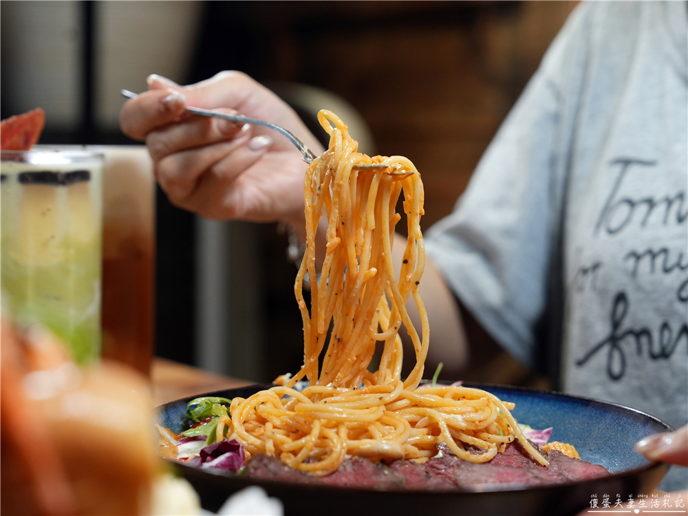 【台中北區。美食】『禾間糧倉』勤美超夯早午餐嶄新登場！培根布丁酪梨牛奶、炙烤鮮蝦英格蘭堡、夕陽醬牛排義大利麵亮眼上桌！ @傻蛋夫妻生活札記