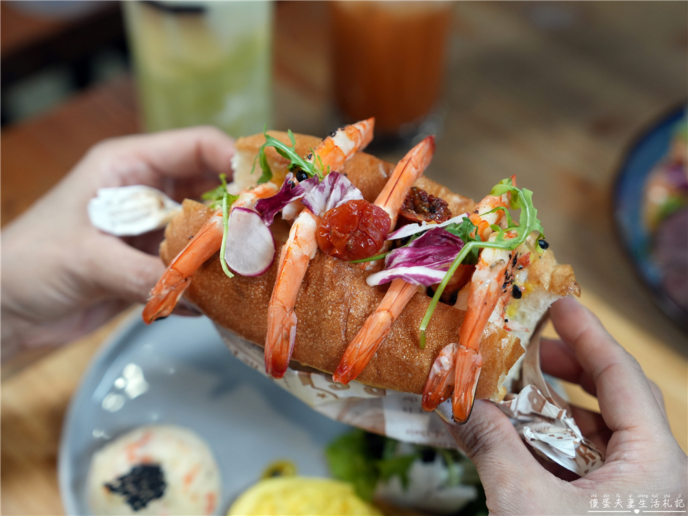 【台中北區。美食】『禾間糧倉』勤美超夯早午餐嶄新登場！培根布丁酪梨牛奶、炙烤鮮蝦英格蘭堡、夕陽醬牛排義大利麵亮眼上桌！ @傻蛋夫妻生活札記