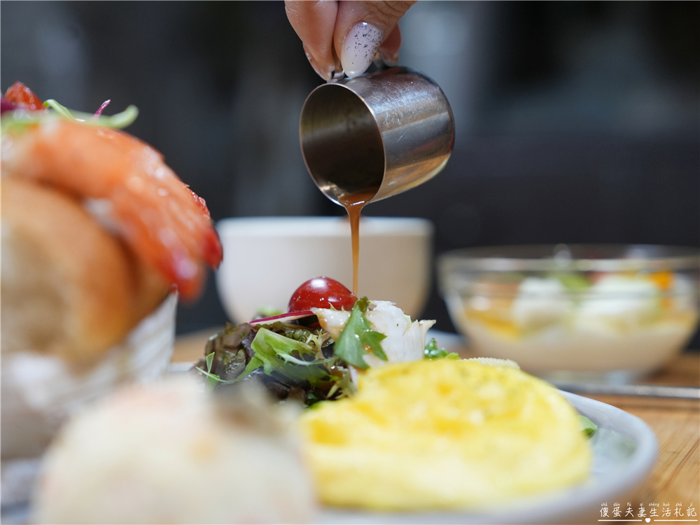 【台中北區。美食】『禾間糧倉』勤美超夯早午餐嶄新登場！培根布丁酪梨牛奶、炙烤鮮蝦英格蘭堡、夕陽醬牛排義大利麵亮眼上桌！ @傻蛋夫妻生活札記