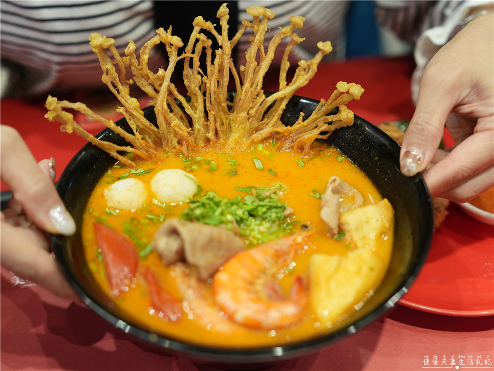 【台中西區。美食】『大心新泰式麵食-台中勤美店』口味香氣都到位！瓦城旗下泰式麵食品牌！ @傻蛋夫妻生活札記