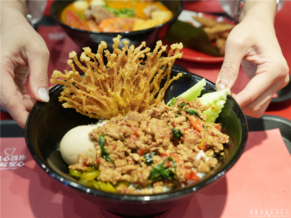 【台中西區。美食】『大心新泰式麵食-台中勤美店』口味香氣都到位！瓦城旗下泰式麵食品牌！ @傻蛋夫妻生活札記