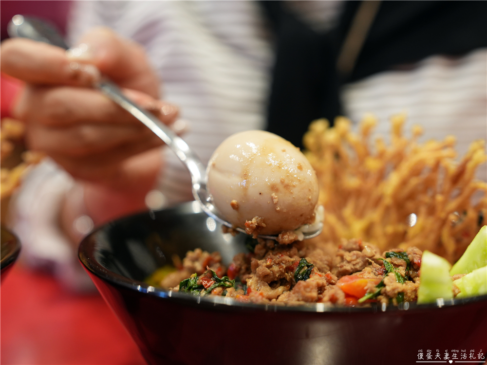 【台中西區。美食】『大心新泰式麵食-台中勤美店』口味香氣都到位！瓦城旗下泰式麵食品牌！ @傻蛋夫妻生活札記