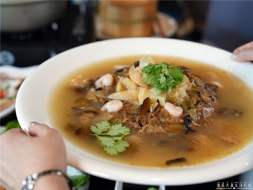 【苗栗竹南。美食】『東棧時光』2026年菜、春酒、尾牙菜色登場！竹南在地的質感系熱炒餐酒館~ @傻蛋夫妻生活札記