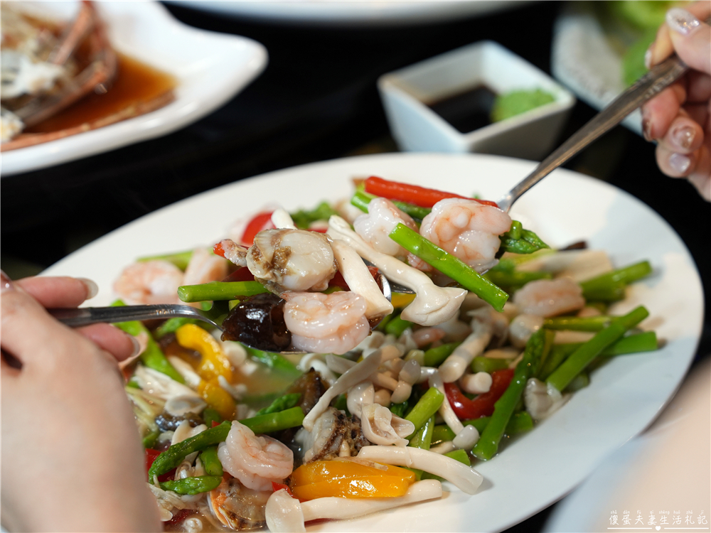 【苗栗竹南。美食】『東棧時光』2026年菜、春酒、尾牙菜色登場！竹南在地的質感系熱炒餐酒館~ @傻蛋夫妻生活札記