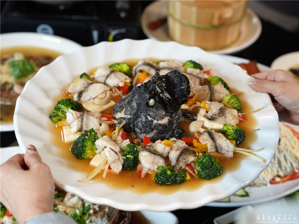 【苗栗竹南。美食】『東棧時光』2026年菜、春酒、尾牙菜色登場！竹南在地的質感系熱炒餐酒館~ @傻蛋夫妻生活札記