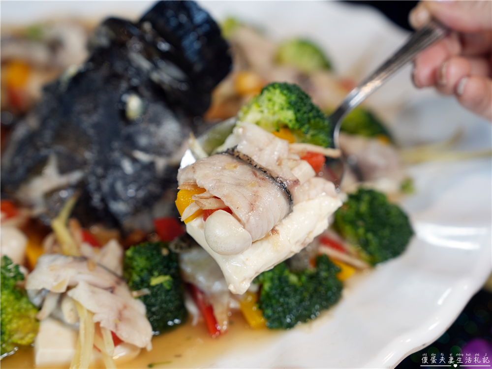 【苗栗竹南。美食】『東棧時光』2026年菜、春酒、尾牙菜色登場！竹南在地的質感系熱炒餐酒館~ @傻蛋夫妻生活札記