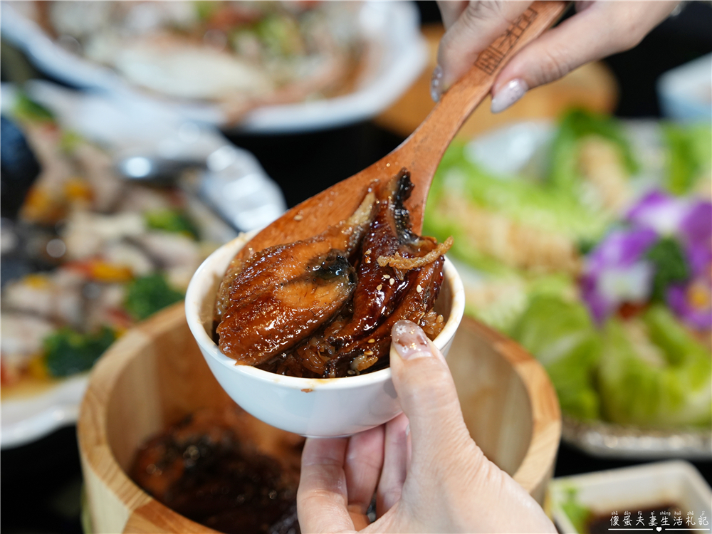 【苗栗竹南。美食】『東棧時光』2026年菜、春酒、尾牙菜色登場！竹南在地的質感系熱炒餐酒館~ @傻蛋夫妻生活札記