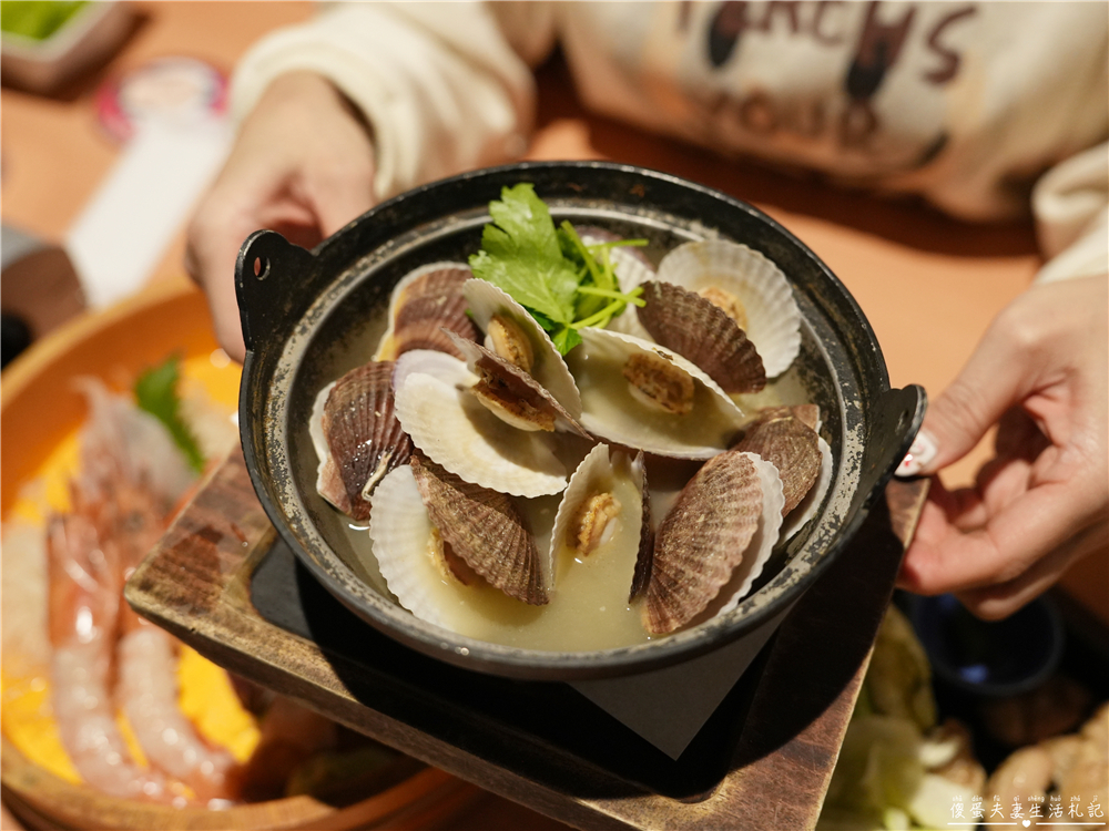 【日本群馬。美食】『魚民日式居酒屋-草津温泉湯畑店』邊吃邊看湯畑夜景超享受！ @傻蛋夫妻生活札記