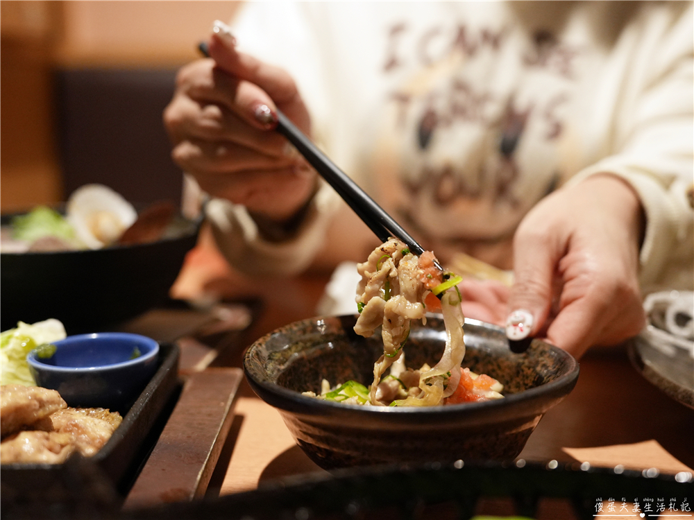 【日本群馬。美食】『魚民日式居酒屋-草津温泉湯畑店』邊吃邊看湯畑夜景超享受！ @傻蛋夫妻生活札記