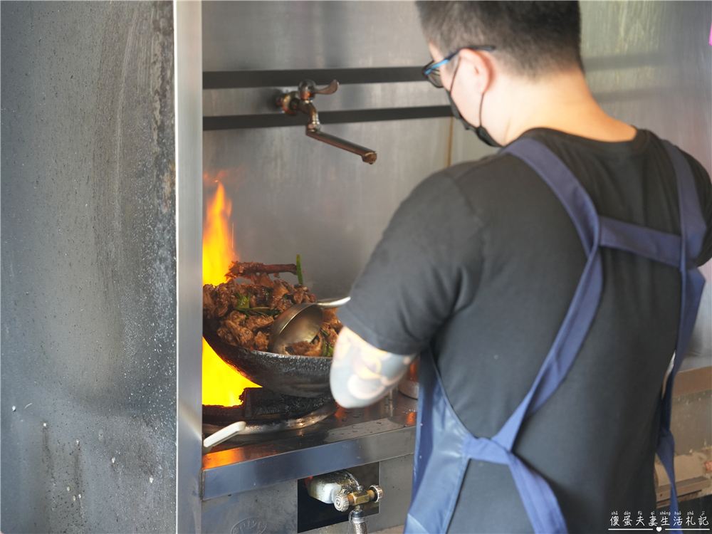 【台中太平。美食】『鴨香寶』皮香肉嫩一鴨二吃！片鴨、炒鴨都有水準的烤鴨專賣店！ @傻蛋夫妻生活札記