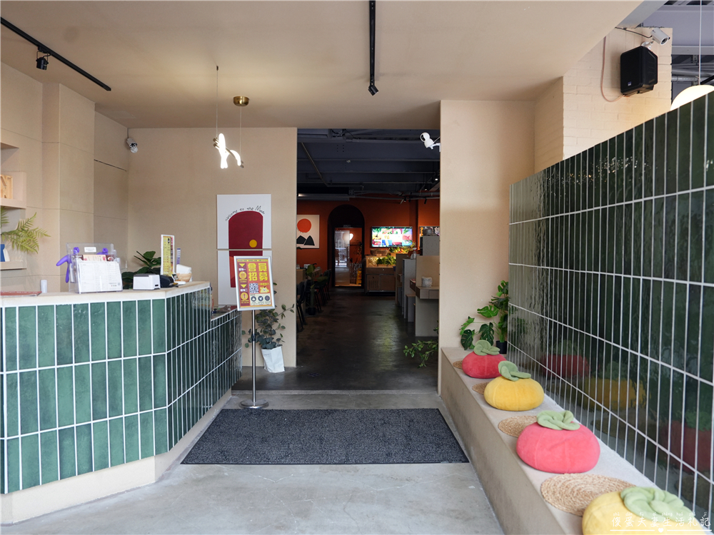 【苗栗頭份。美食】『月團圓雞湯火鍋-頭份尚順店』全新自助吧2代店登場！最低388元個人鴛鴦鍋，澎派自助吧吃到飽！寵物友善火鍋店~ @傻蛋夫妻生活札記