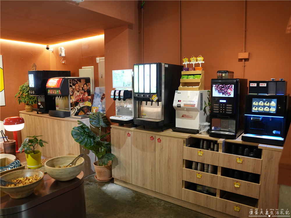 【苗栗頭份。美食】『月團圓雞湯火鍋-頭份尚順店』全新自助吧2代店登場！最低388元個人鴛鴦鍋，澎派自助吧吃到飽！寵物友善火鍋店~ @傻蛋夫妻生活札記