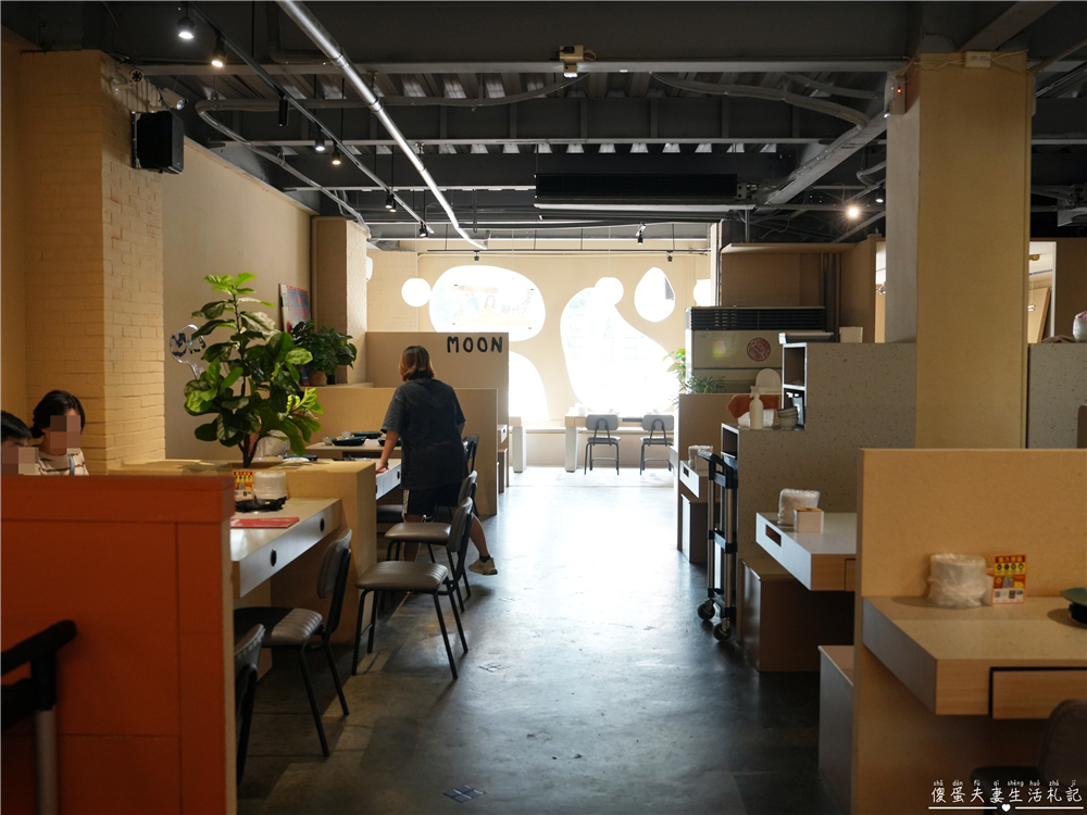 【苗栗頭份。美食】『月團圓雞湯火鍋-頭份尚順店』全新自助吧2代店登場！最低388元個人鴛鴦鍋，澎派自助吧吃到飽！寵物友善火鍋店~ @傻蛋夫妻生活札記