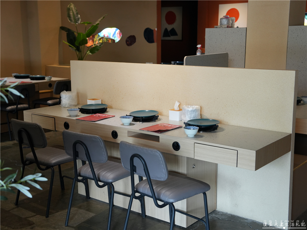 【苗栗頭份。美食】『月團圓雞湯火鍋-頭份尚順店』全新自助吧2代店登場！最低388元個人鴛鴦鍋，澎派自助吧吃到飽！寵物友善火鍋店~ @傻蛋夫妻生活札記