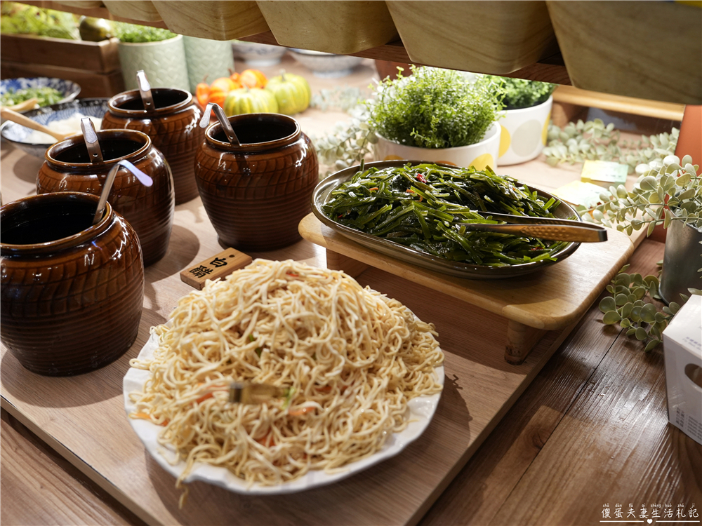 【苗栗頭份。美食】『月團圓雞湯火鍋-頭份尚順店』全新自助吧2代店登場！最低388元個人鴛鴦鍋，澎派自助吧吃到飽！寵物友善火鍋店~ @傻蛋夫妻生活札記