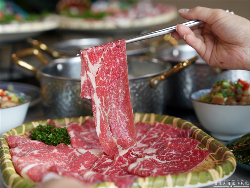 【苗栗頭份。美食】『月團圓雞湯火鍋-頭份尚順店』全新自助吧2代店登場！最低388元個人鴛鴦鍋，澎派自助吧吃到飽！寵物友善火鍋店~ @傻蛋夫妻生活札記