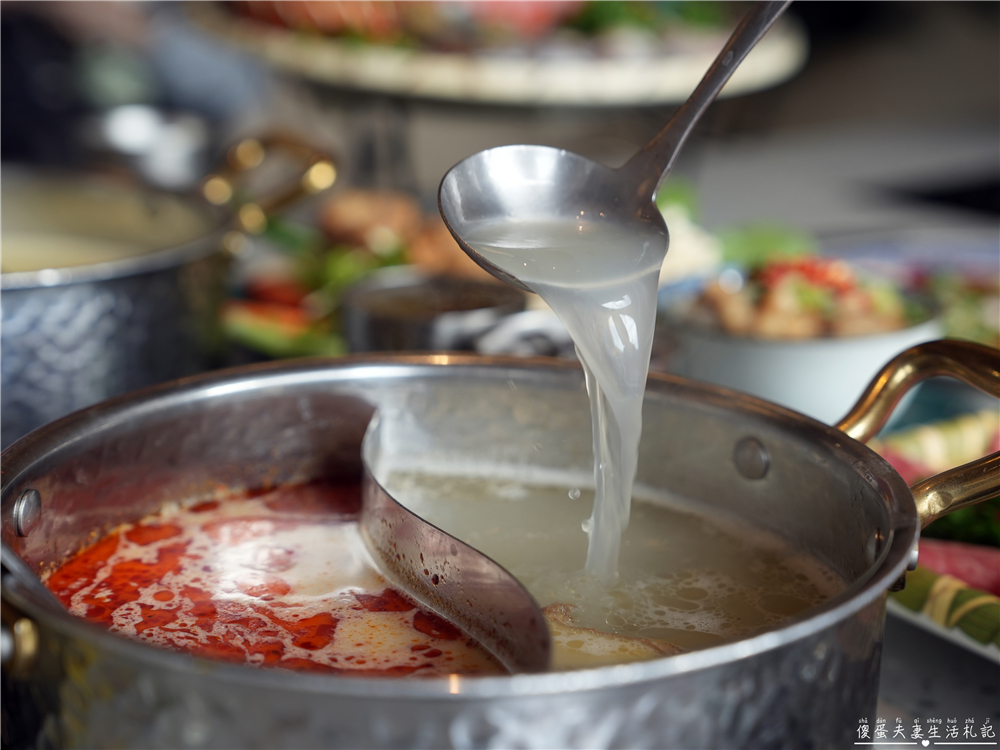 【苗栗頭份。美食】『月團圓雞湯火鍋-頭份尚順店』全新自助吧2代店登場！最低388元個人鴛鴦鍋，澎派自助吧吃到飽！寵物友善火鍋店~ @傻蛋夫妻生活札記