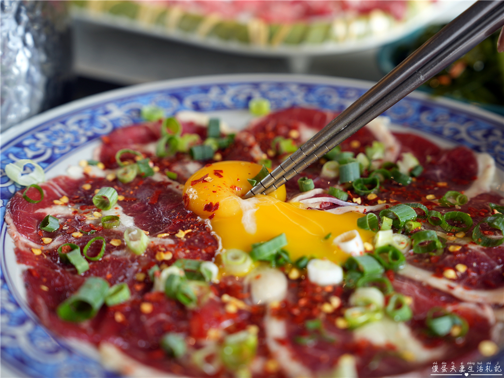 【苗栗頭份。美食】『月團圓雞湯火鍋-頭份尚順店』全新自助吧2代店登場！最低388元個人鴛鴦鍋，澎派自助吧吃到飽！寵物友善火鍋店~ @傻蛋夫妻生活札記