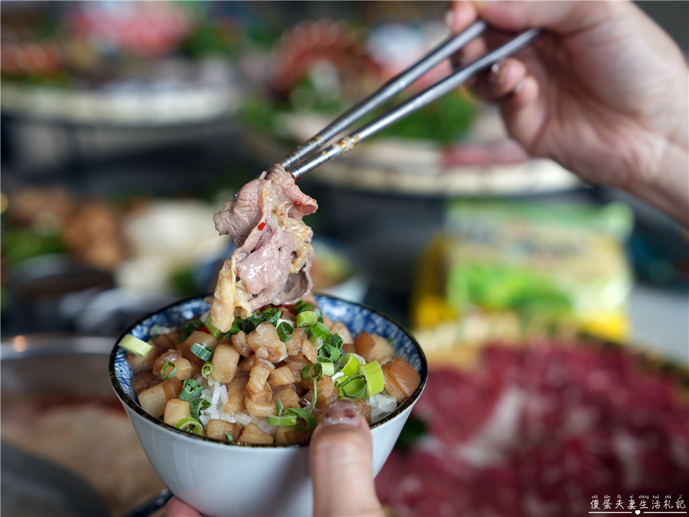 【苗栗頭份。美食】『月團圓雞湯火鍋-頭份尚順店』全新自助吧2代店登場！最低388元個人鴛鴦鍋，澎派自助吧吃到飽！寵物友善火鍋店~ @傻蛋夫妻生活札記