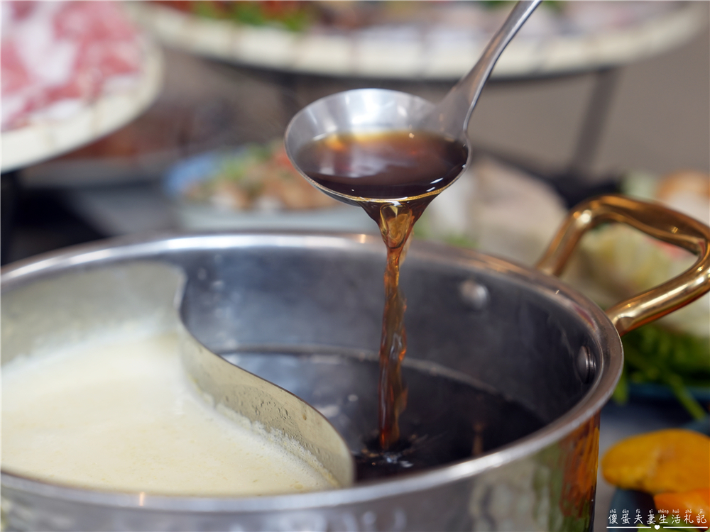 【苗栗頭份。美食】『月團圓雞湯火鍋-頭份尚順店』全新自助吧2代店登場！最低388元個人鴛鴦鍋，澎派自助吧吃到飽！寵物友善火鍋店~ @傻蛋夫妻生活札記