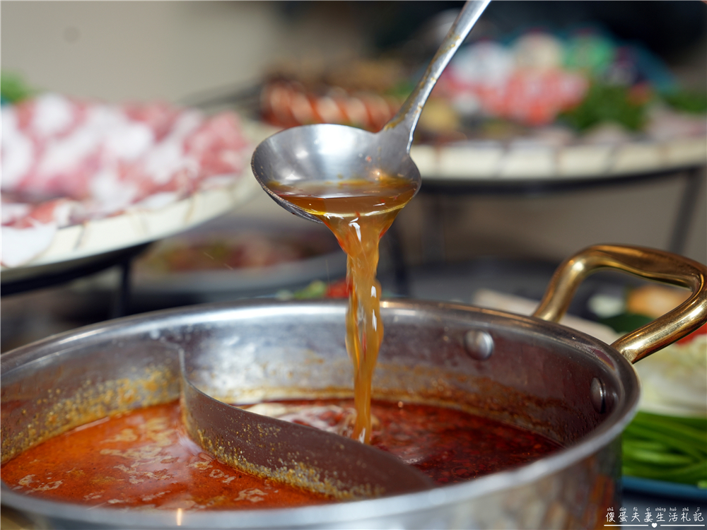 【苗栗頭份。美食】『月團圓雞湯火鍋-頭份尚順店』全新自助吧2代店登場！最低388元個人鴛鴦鍋，澎派自助吧吃到飽！寵物友善火鍋店~ @傻蛋夫妻生活札記