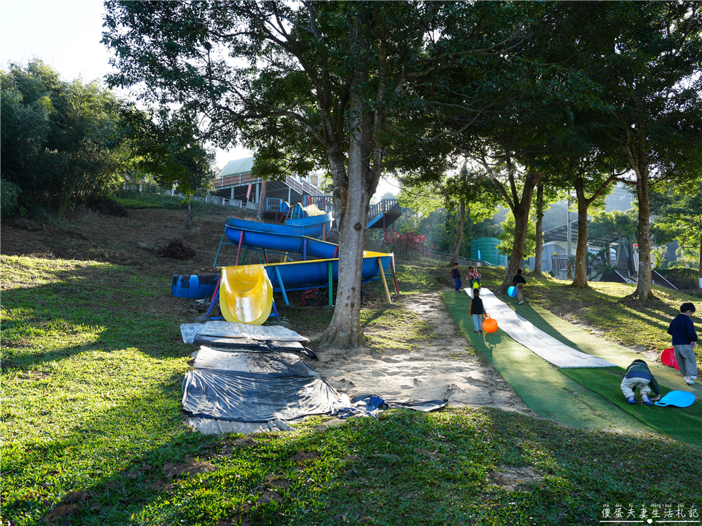 【苗栗大湖。露營】『微笑山丘露營區』玩到不想回家！孩子放電、大人放鬆的樂園系露營區！ @傻蛋夫妻生活札記