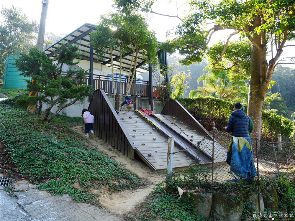 【苗栗大湖。露營】『微笑山丘露營區』玩到不想回家!孩子放電、大人放鬆的樂園系露營區! @傻蛋夫妻生活札記 【苗栗大湖。露營】『微笑山丘露營區』玩到不想回家!孩子放電、大人放鬆的樂園系露營區! @傻蛋夫妻生活札記