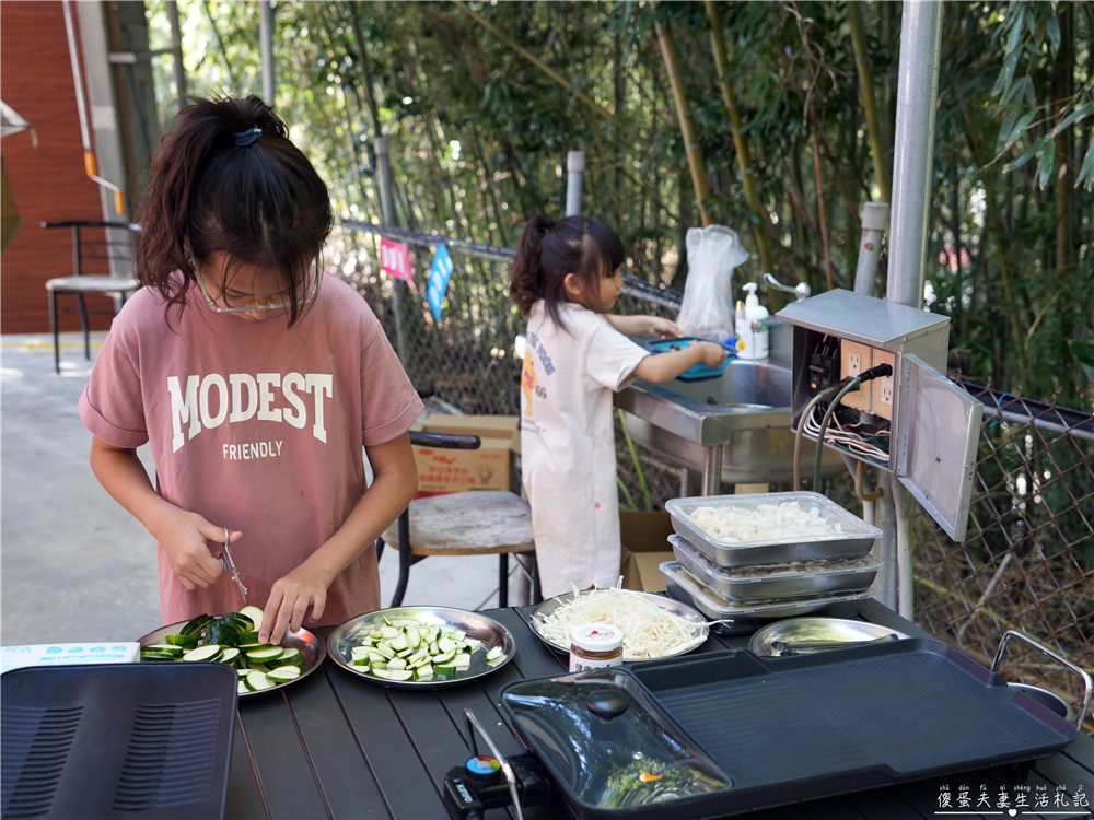 【苗栗大湖。露營】『微笑山丘露營區』玩到不想回家！孩子放電、大人放鬆的樂園系露營區！ @傻蛋夫妻生活札記