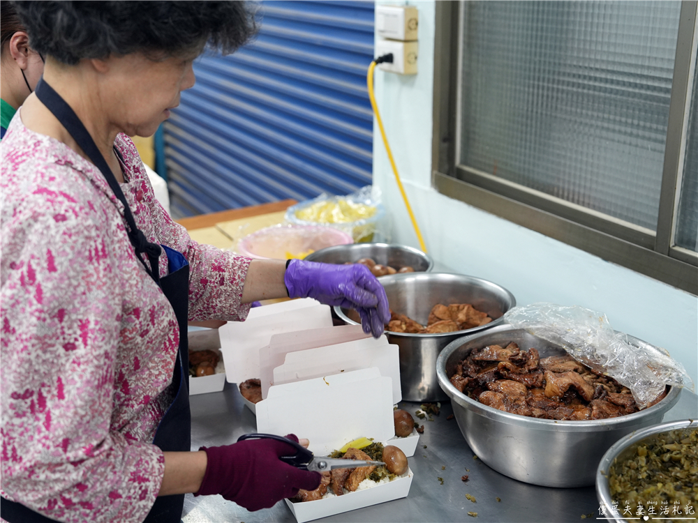 【苗栗頭份。美食】『圓光排肉餐盒』乘載回憶的味道！經營超過一甲子的頭份在地超級便當老店！ @傻蛋夫妻生活札記