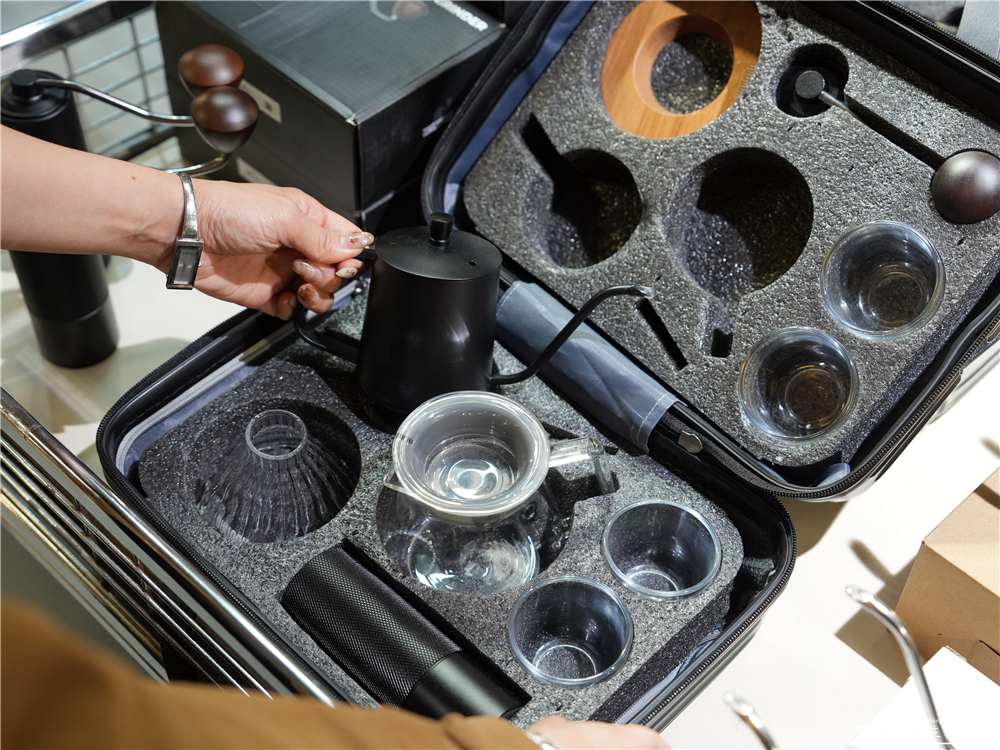 【台中中區。特賣會】『日曜天地OUTLET』年末展示品家電最後出清，全面3折起！各大知名家電、廚具、寢具品牌一次到位！把握機會便宜搶起來！ @傻蛋夫妻生活札記