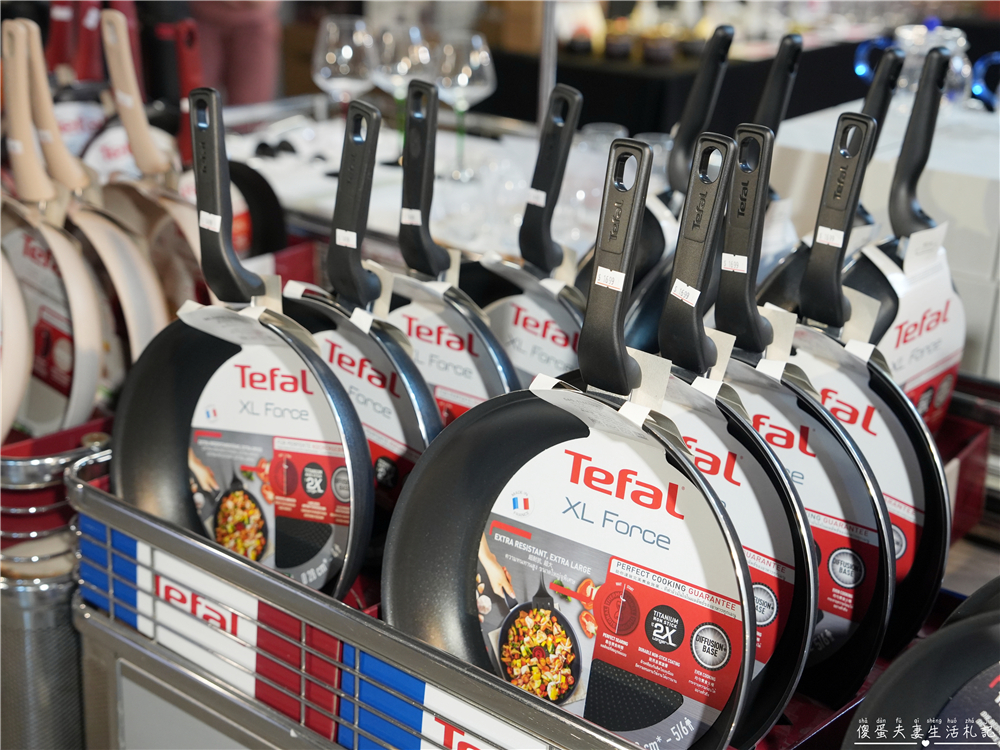 【台中中區。特賣會】『日曜天地OUTLET』年末展示品家電最後出清，全面3折起！各大知名家電、廚具、寢具品牌一次到位！把握機會便宜搶起來！ @傻蛋夫妻生活札記