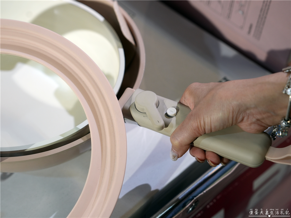 【台中中區。特賣會】『日曜天地OUTLET』年末展示品家電最後出清，全面3折起！各大知名家電、廚具、寢具品牌一次到位！把握機會便宜搶起來！ @傻蛋夫妻生活札記