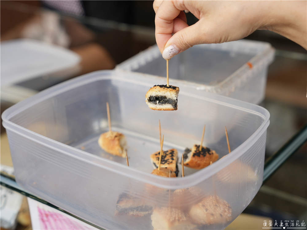 【苗栗市。美食】『上海名點蟹殼黃』香脆耐吃！客家美食街的上海小點心~ @傻蛋夫妻生活札記