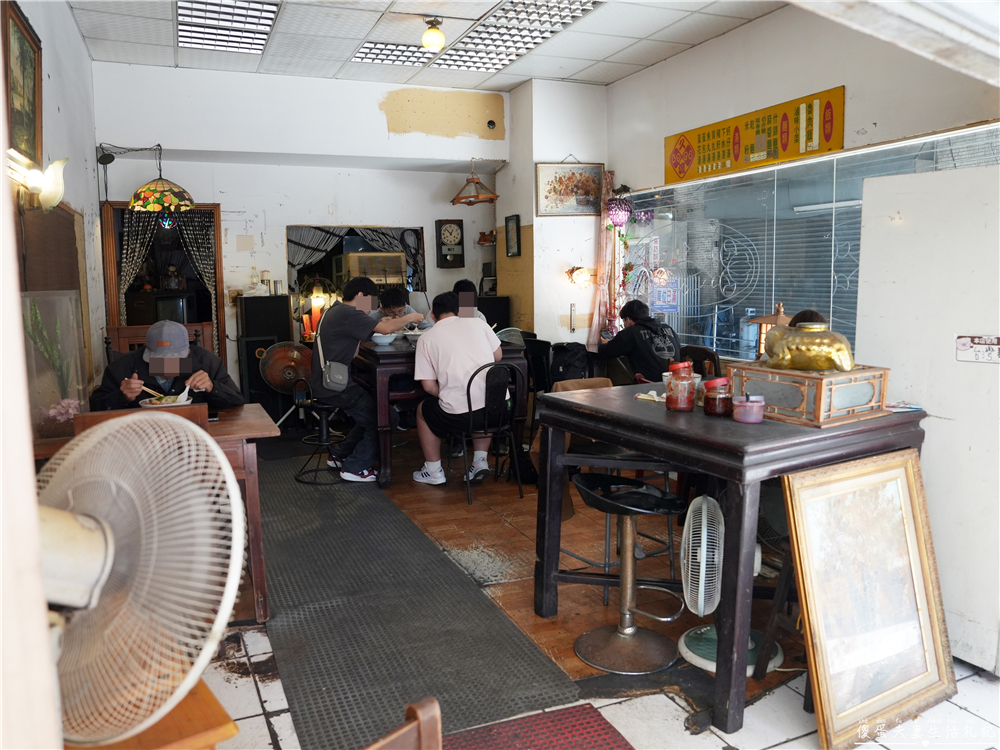 【台中中區。美食】『久流麵攤』粗飽系小吃代表！料多到誇張、份量超猛的街邊美食！ @傻蛋夫妻生活札記