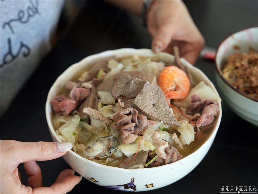 【台中中區。美食】『久流麵攤』粗飽系小吃代表！料多到誇張、份量超猛的街邊美食！ @傻蛋夫妻生活札記