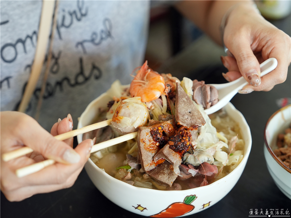 【台中中區。美食】『久流麵攤』粗飽系小吃代表！料多到誇張、份量超猛的街邊美食！ @傻蛋夫妻生活札記