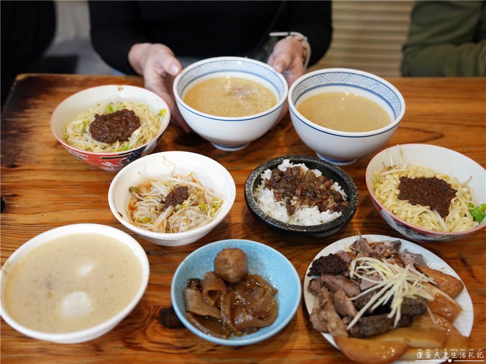 【彰化鹿港。美食】『鹿港圓環頂麵食館』鹿港老街超夯麵食館！10元小菜、俗又大碗！ @傻蛋夫妻生活札記
