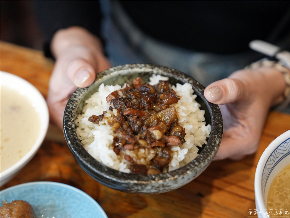 【彰化鹿港。美食】『鹿港圓環頂麵食館』鹿港老街超夯麵食館！10元小菜、俗又大碗！ @傻蛋夫妻生活札記