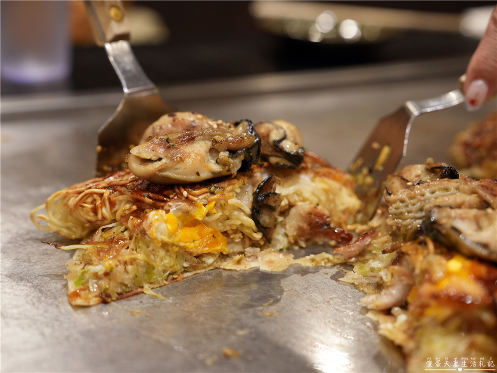 【日本廣島。美食】『Hanako花子-宮島口店』正宗廣島風御好燒！嚴島渡輪前好吃的道地廣島燒！ @傻蛋夫妻生活札記