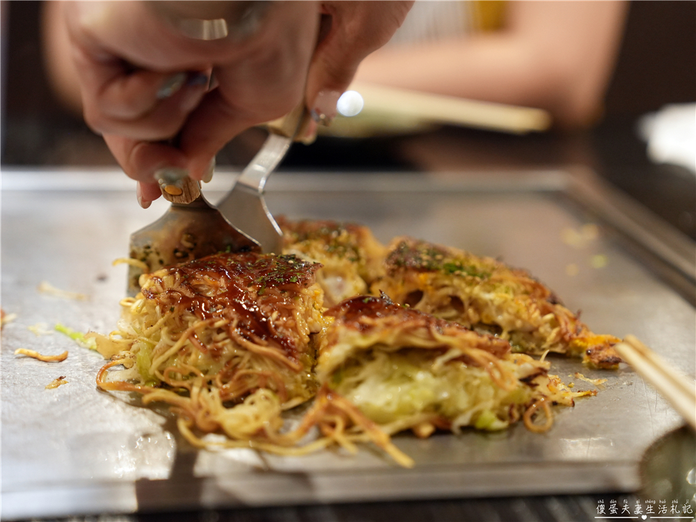 【日本廣島。美食】『Hanako花子-宮島口店』正宗廣島風御好燒！嚴島渡輪前好吃的道地廣島燒！ @傻蛋夫妻生活札記