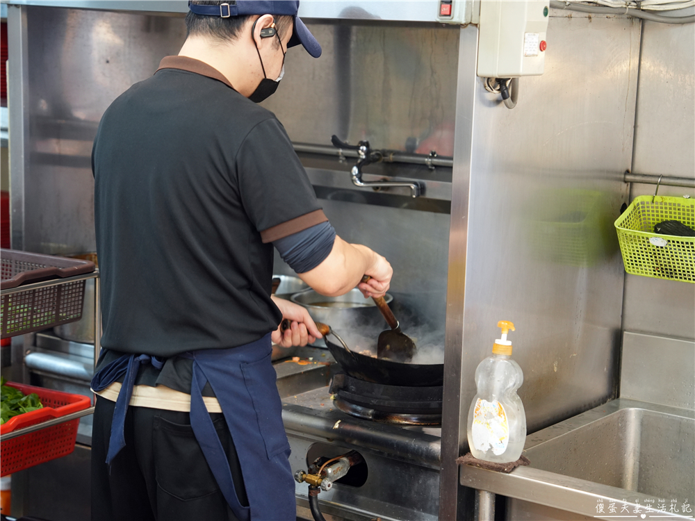 【苗栗頭份。美食】『福田脆皮烤鴨三吃』涮嘴烤鴨！片鴨、炒鴨架一次滿足~~ @傻蛋夫妻生活札記