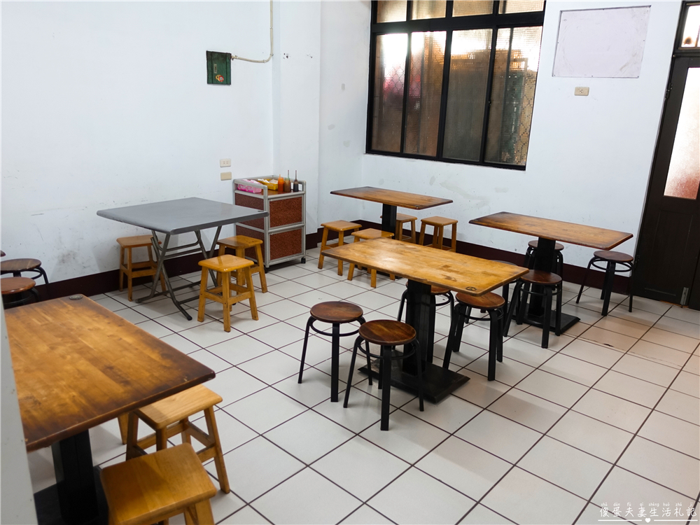 【苗栗市。美食】『迪化街紅麵線』品項超簡單！出乎意料好吃的臭豆腐與蚵仔煎！ @傻蛋夫妻生活札記