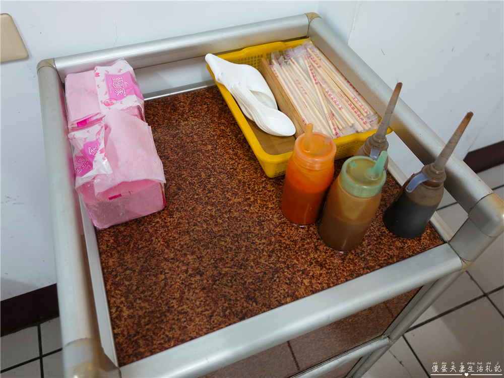 【苗栗市。美食】『迪化街紅麵線』品項超簡單！出乎意料好吃的臭豆腐與蚵仔煎！ @傻蛋夫妻生活札記