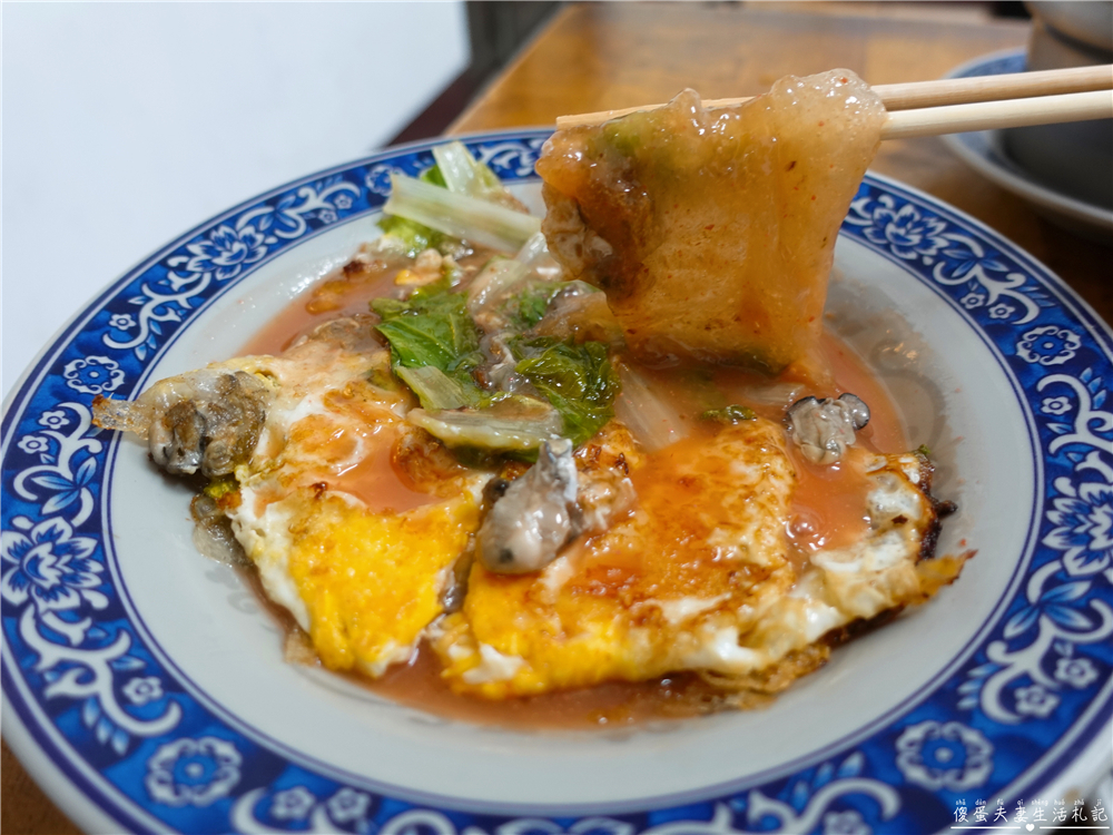 【苗栗市。美食】『迪化街紅麵線』品項超簡單！出乎意料好吃的臭豆腐與蚵仔煎！ @傻蛋夫妻生活札記