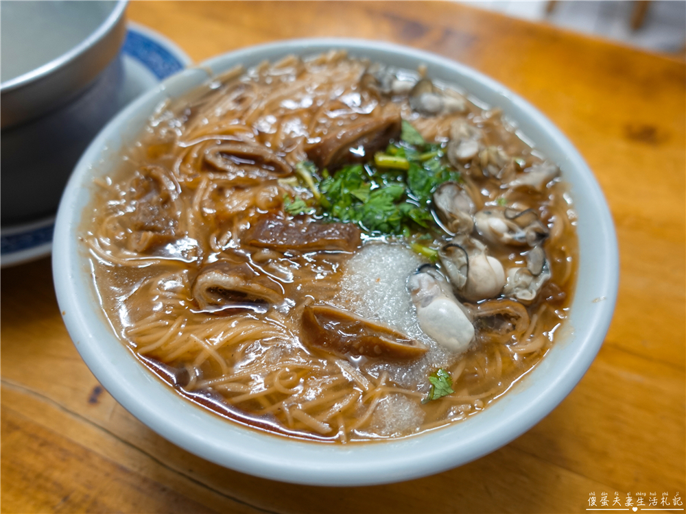 【苗栗市。美食】『迪化街紅麵線』品項超簡單！出乎意料好吃的臭豆腐與蚵仔煎！ @傻蛋夫妻生活札記