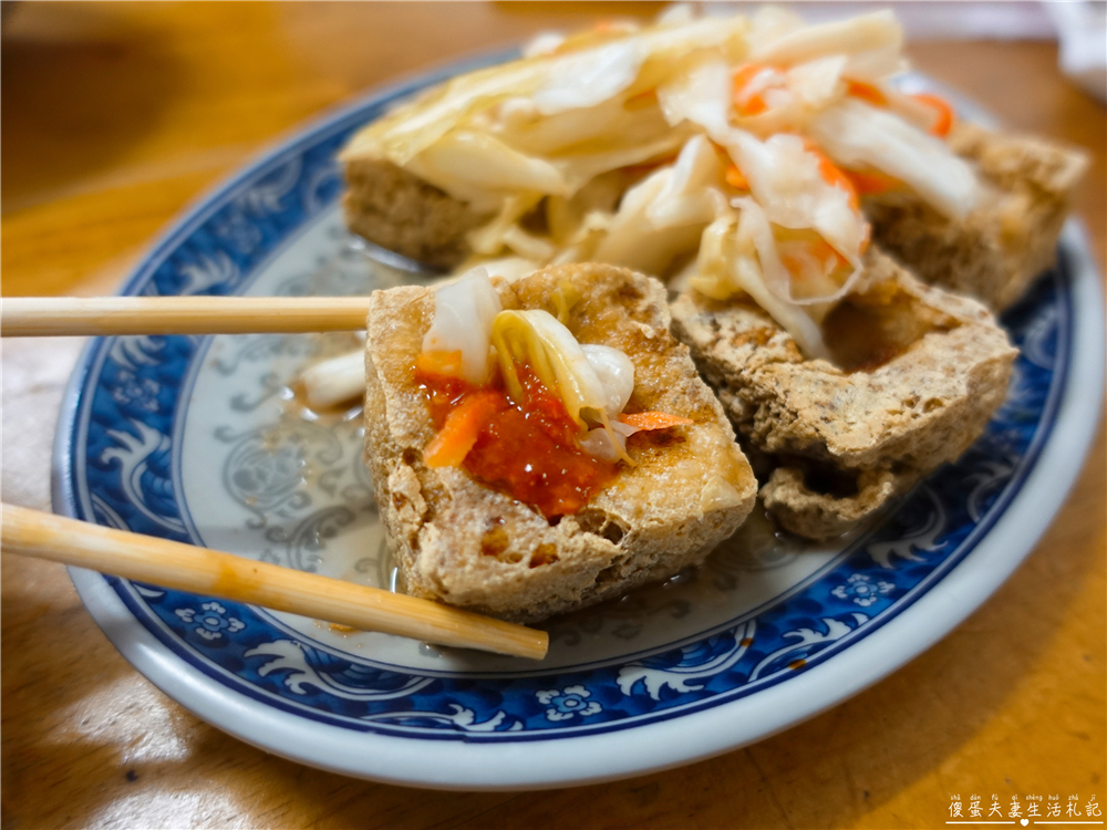 【苗栗市。美食】『迪化街紅麵線』品項超簡單！出乎意料好吃的臭豆腐與蚵仔煎！ @傻蛋夫妻生活札記