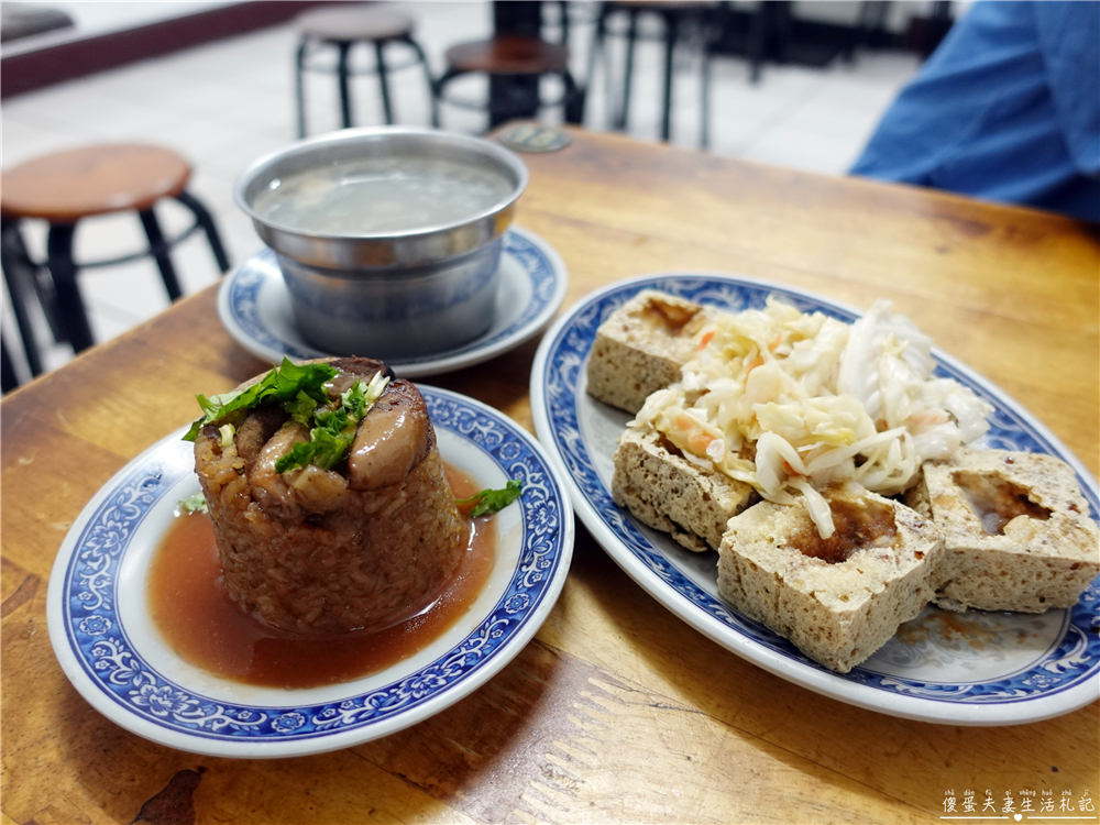 【苗栗市。美食】『迪化街紅麵線』品項超簡單！出乎意料好吃的臭豆腐與蚵仔煎！ @傻蛋夫妻生活札記