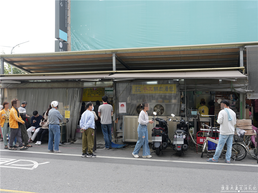 【彰化市美食】『莊手工鮮肉湯包』手工現作超人氣！隨時都在排隊的超夯在地小吃！ @傻蛋夫妻生活札記