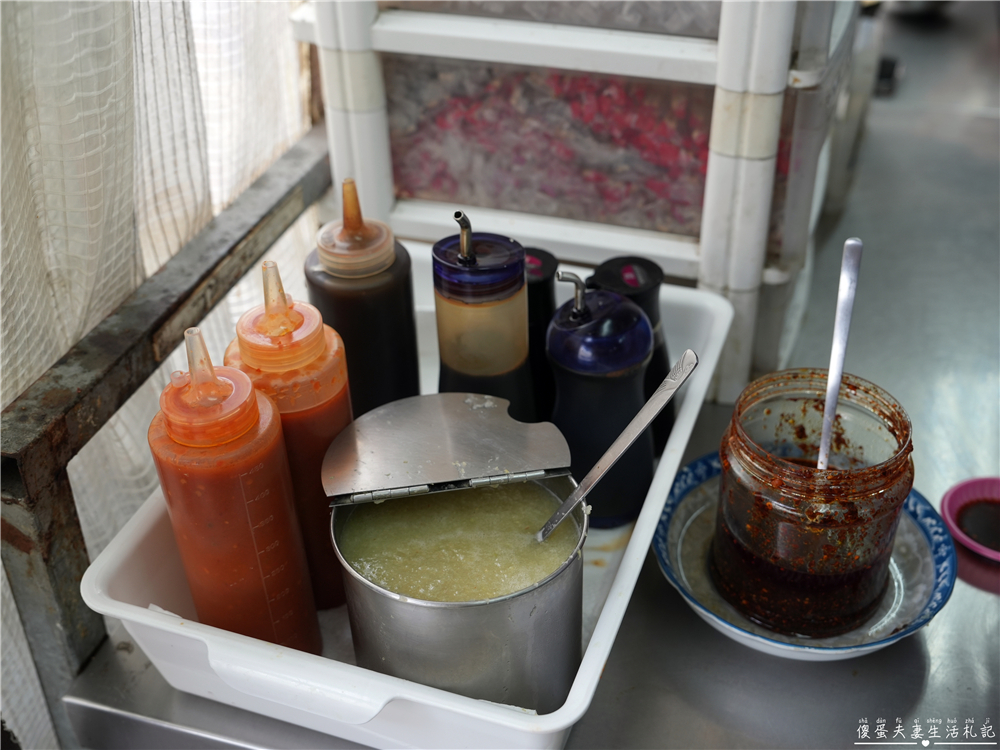 【彰化市美食】『莊手工鮮肉湯包』手工現作超人氣！隨時都在排隊的超夯在地小吃！ @傻蛋夫妻生活札記